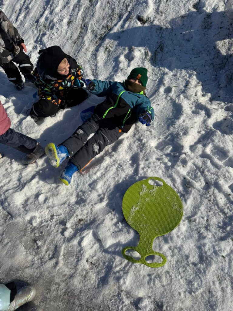 Zimowa Aktywność z "Biedronkami"                                   i "Sówkami".