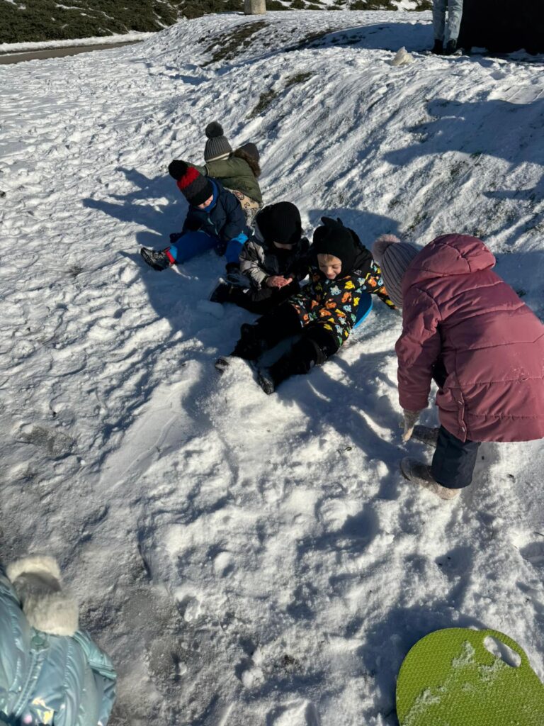 Zimowa Aktywność z "Biedronkami"                                   i "Sówkami".