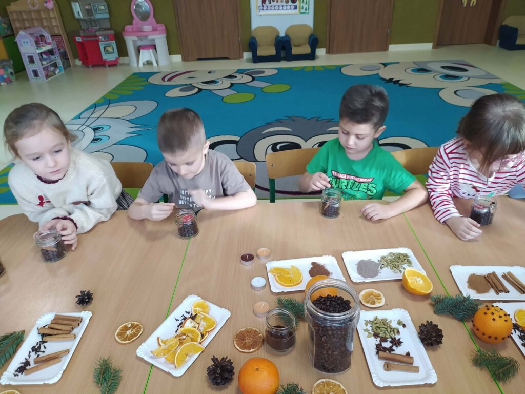 SENSORYKA DLA SMYKA - SŁOICZKI ZAPACHOWE