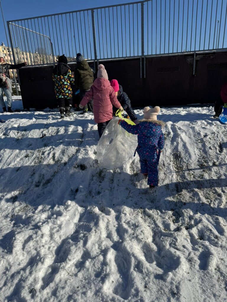 Zimowa Aktywność z "Biedronkami"                                   i "Sówkami".