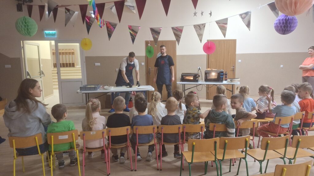 DZIEŃ PIZZY - GRUPA ŻYRAFKI 