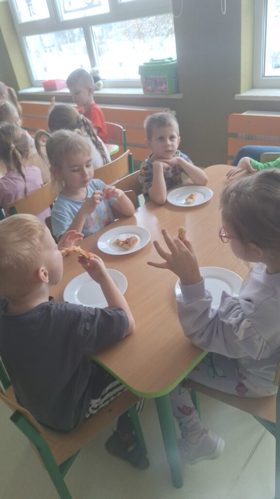 DZIEŃ PIZZY - GRUPA ŻYRAFKI 