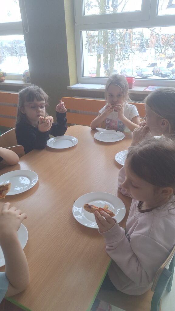 DZIEŃ PIZZY - GRUPA ŻYRAFKI 