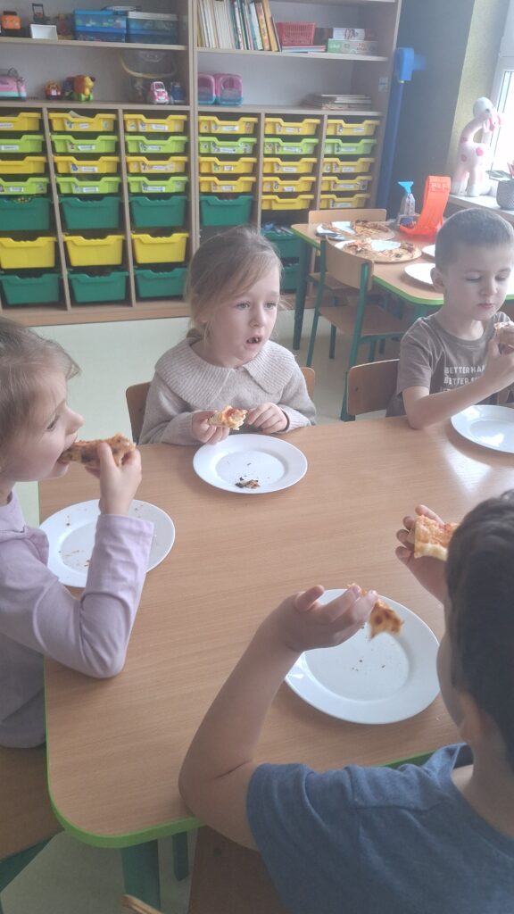 DZIEŃ PIZZY - GRUPA ŻYRAFKI 