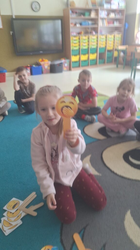 Projekt edukacyjny: "CZUCIAKI Z KRAINY EMOCJI" - BOJEK - GRUPA ŻYRAFKI 