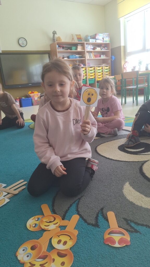 Projekt edukacyjny: "CZUCIAKI Z KRAINY EMOCJI" - BOJEK - GRUPA ŻYRAFKI 