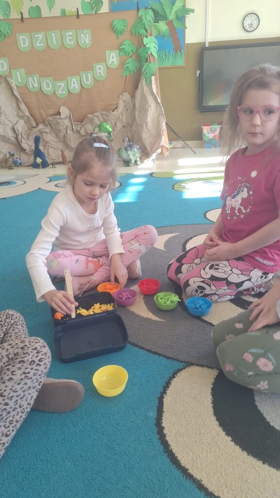 Dzień Dinozaura- grupa Żyrafki