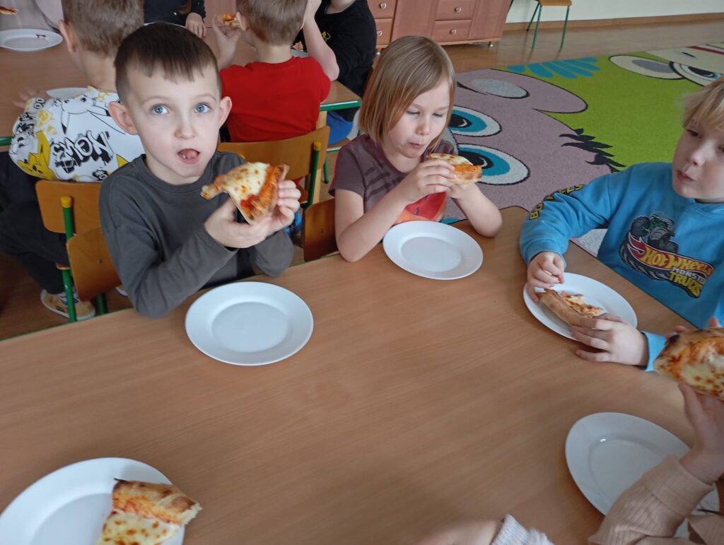 Dzień Pizzy w grupie "Pszczółki".