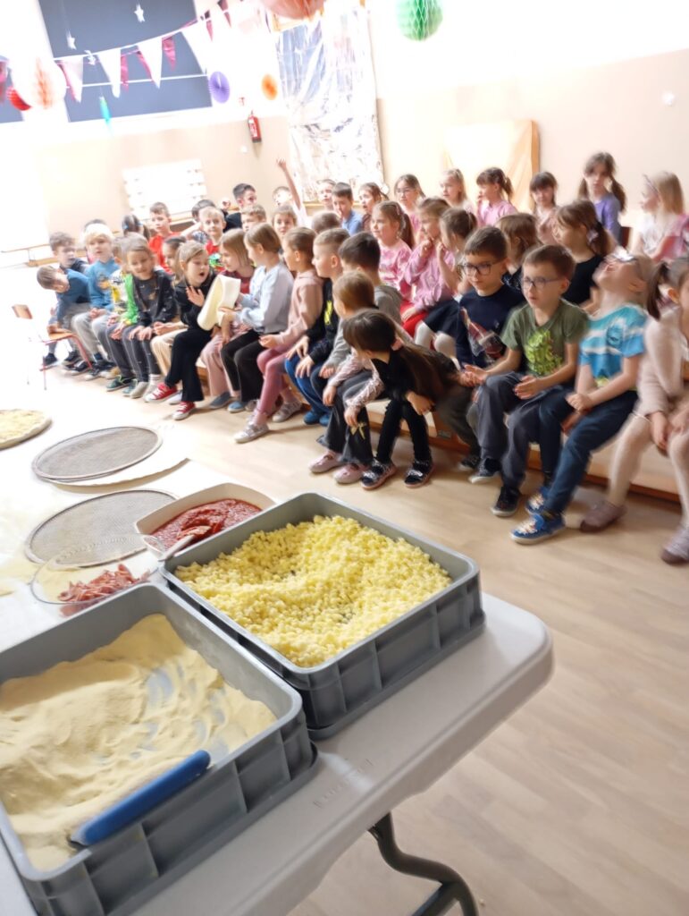 Dzień Pizzy w grupie "Pszczółki".