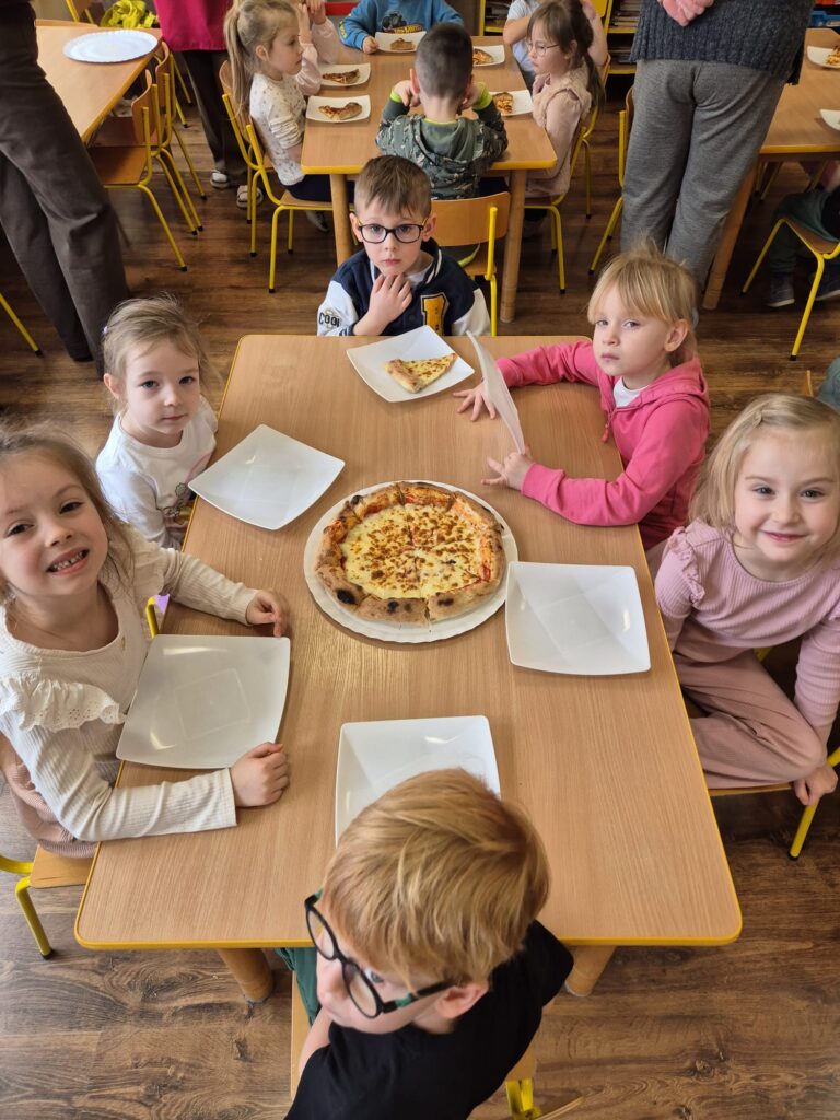 Dzień Pizzy w grupie "Wiewiórki".
