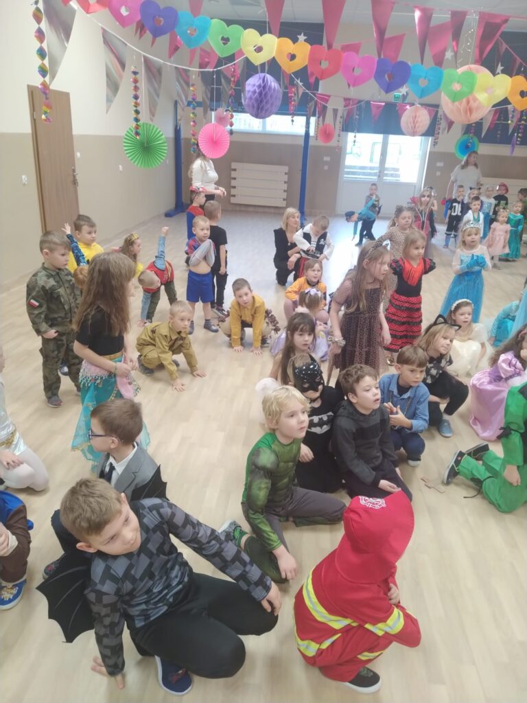 Bal Karnawałowy w grupie "Wiewiórki".