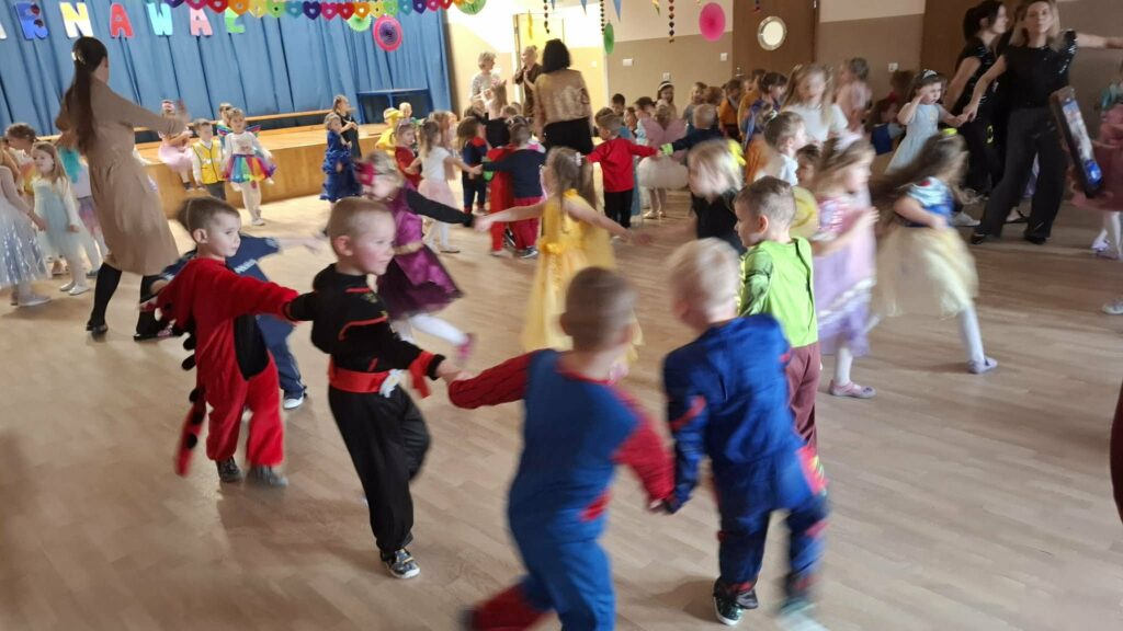BAL KARNAWAŁOWY - GRUPA PAPUŻKI