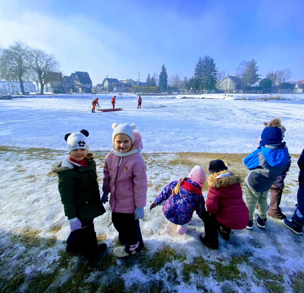 "Lekcja bezpieczeństwa nad lodem" – ćwiczenia ratownictwa lodowego w Busku-Zdroju.