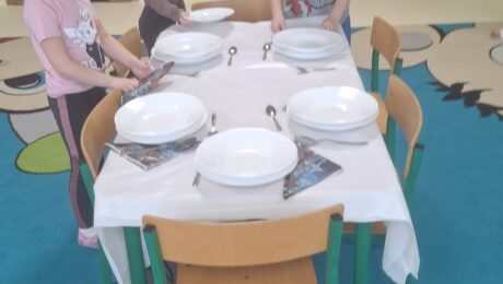 Nakrywanie do stołu