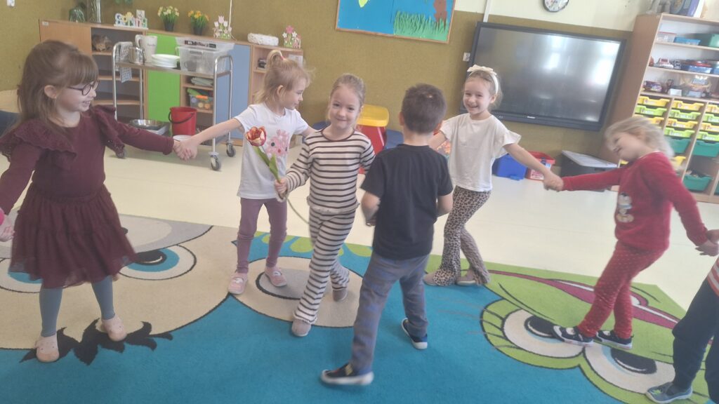 DZIEŃ KOBIET W GRUPIE ŻYRAFKI