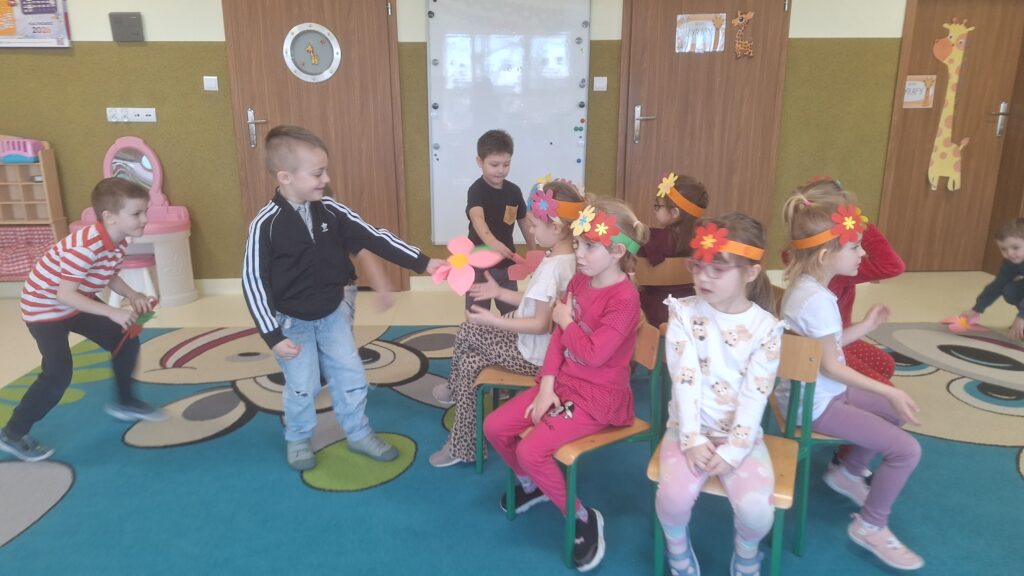 DZIEŃ KOBIET W GRUPIE ŻYRAFKI