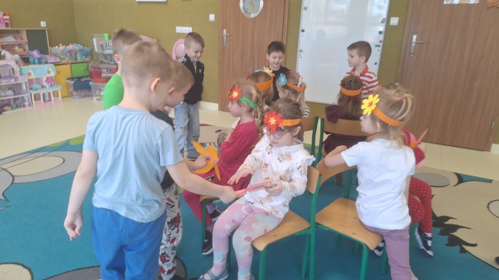 DZIEŃ KOBIET W GRUPIE ŻYRAFKI