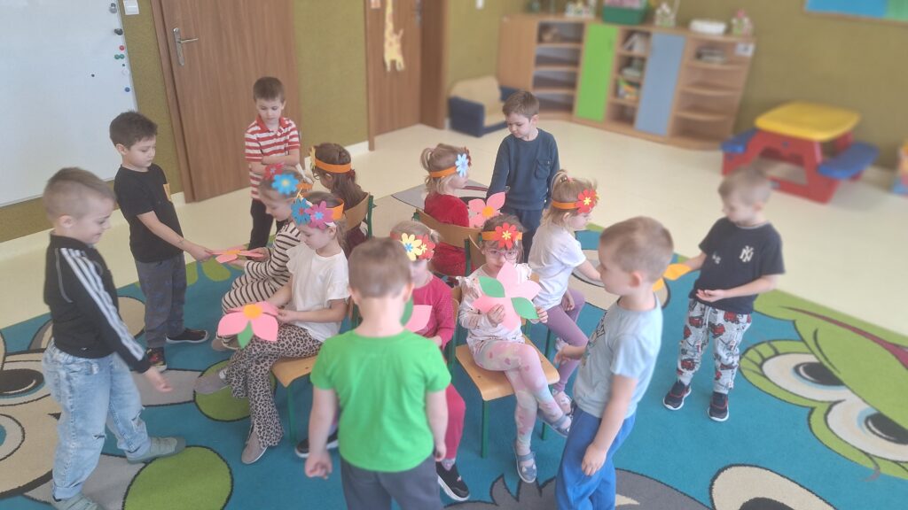 DZIEŃ KOBIET W GRUPIE ŻYRAFKI