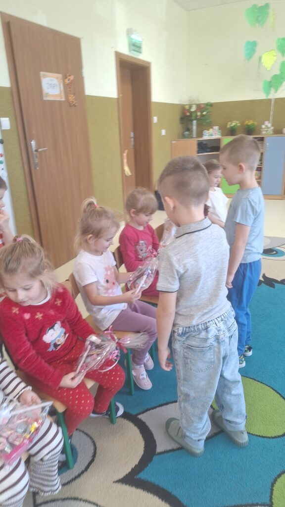 DZIEŃ KOBIET W GRUPIE ŻYRAFKI