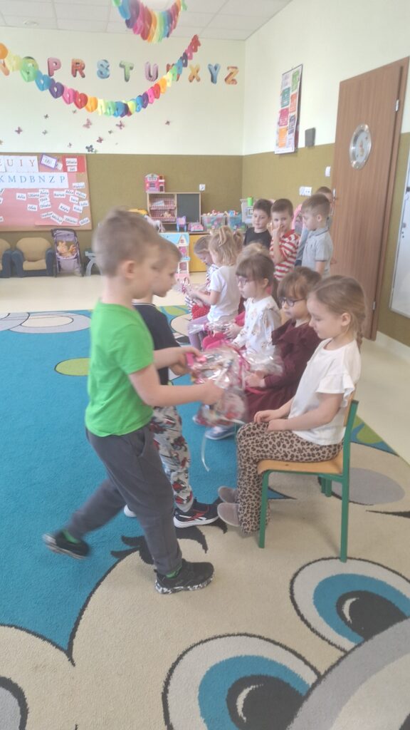 DZIEŃ KOBIET W GRUPIE ŻYRAFKI