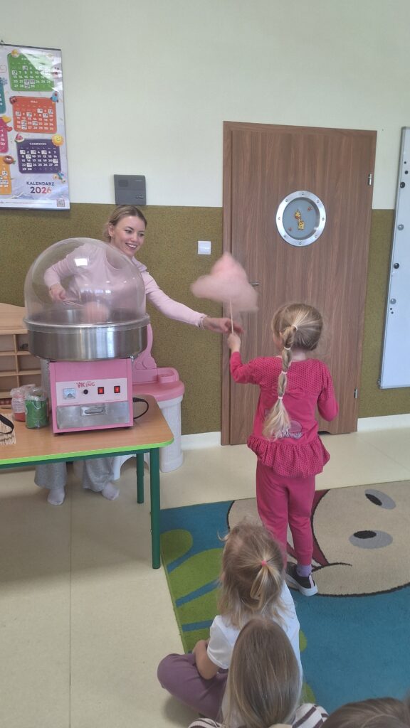 DZIEŃ KOBIET W GRUPIE ŻYRAFKI