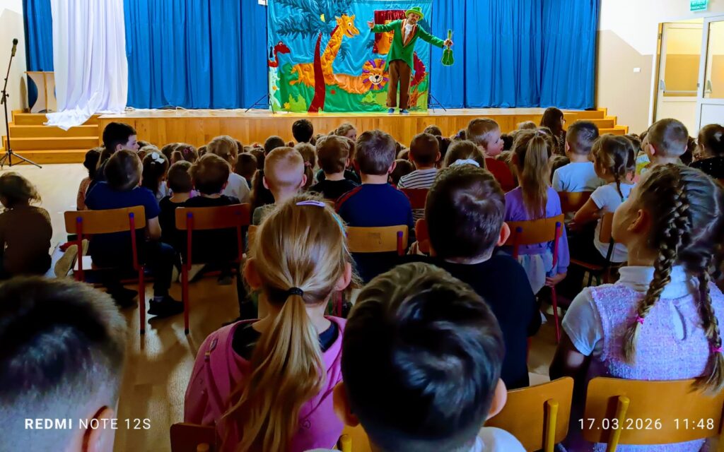 Przedstawienie teatralne pt. "Bal u Królowej Kwiatów".