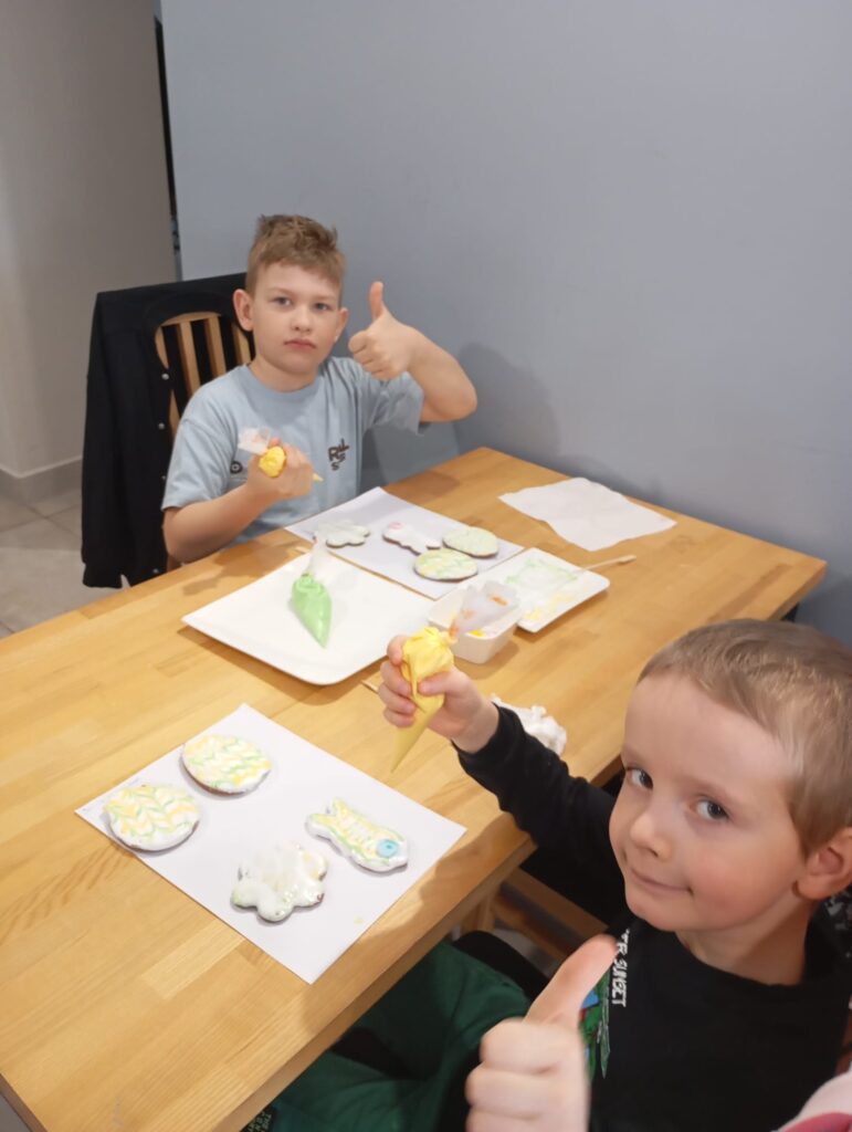 Warsztaty wielkanocne w Willi Moćkówka w Busku-Zdroju. Grupa "Pszczółki".