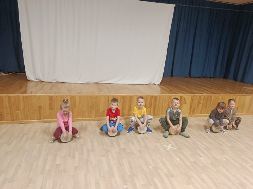 WARSZTATY BĘBNIARSKIE - GRUPA ŻYRAFKI