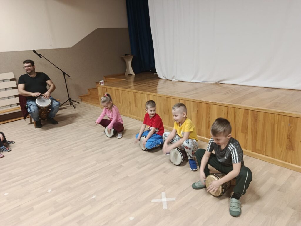 WARSZTATY BĘBNIARSKIE - GRUPA ŻYRAFKI