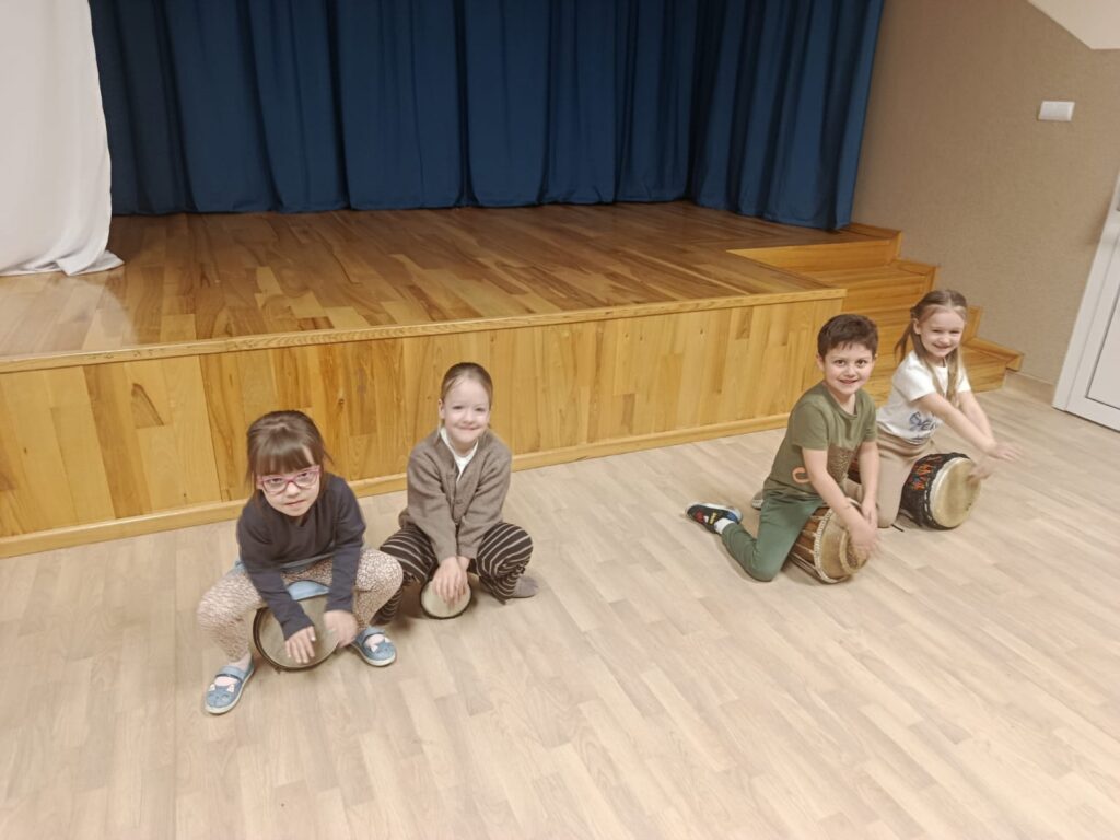 WARSZTATY BĘBNIARSKIE - GRUPA ŻYRAFKI