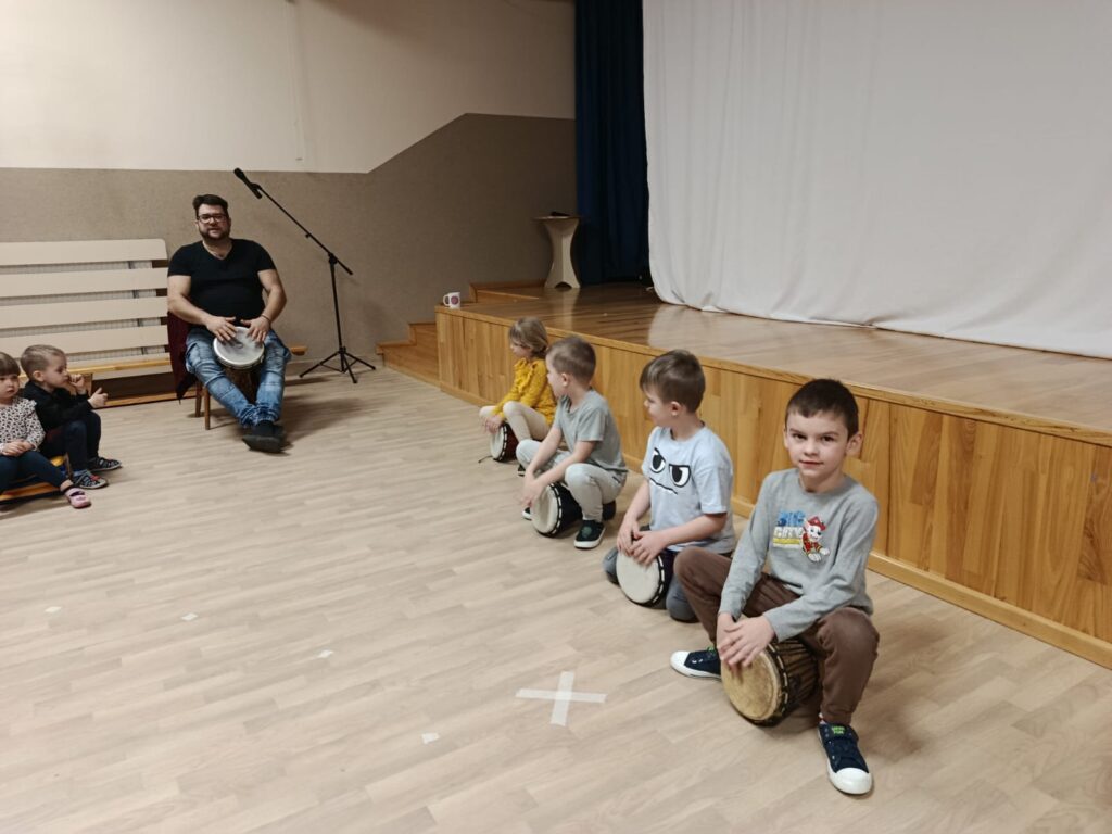 WARSZTATY BĘBNIARSKIE - GRUPA ŻYRAFKI