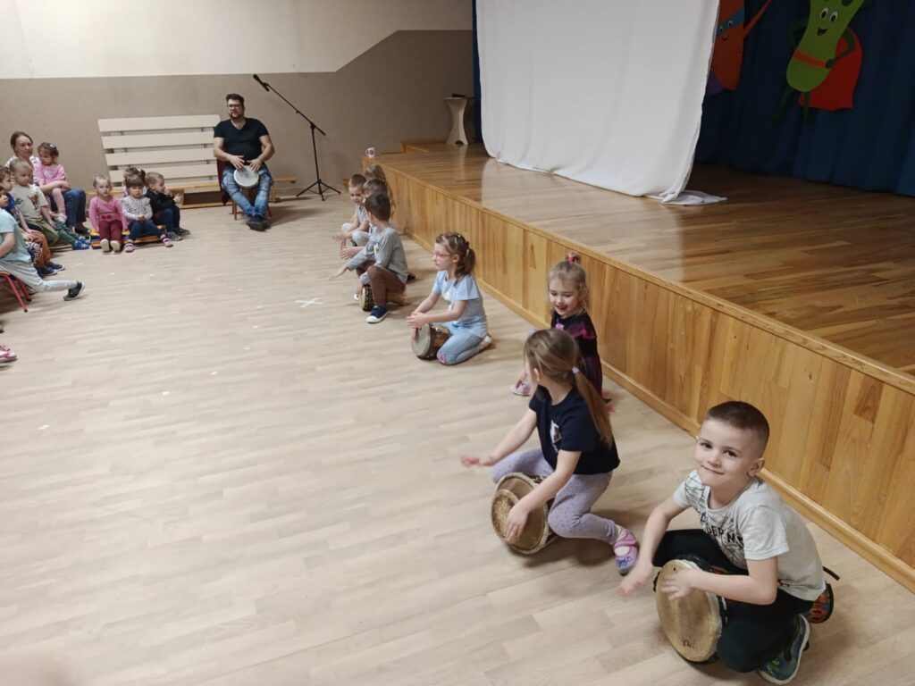 WARSZTATY BĘBNIARSKIE - GRUPA ŻYRAFKI