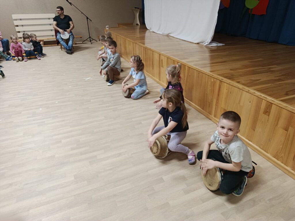 WARSZTATY BĘBNIARSKIE - GRUPA ŻYRAFKI