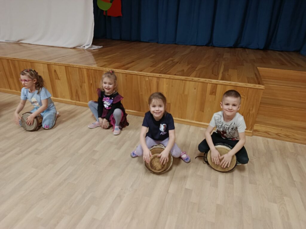 WARSZTATY BĘBNIARSKIE - GRUPA ŻYRAFKI