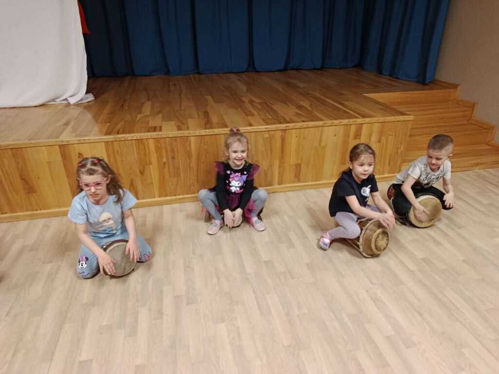 WARSZTATY BĘBNIARSKIE - GRUPA ŻYRAFKI