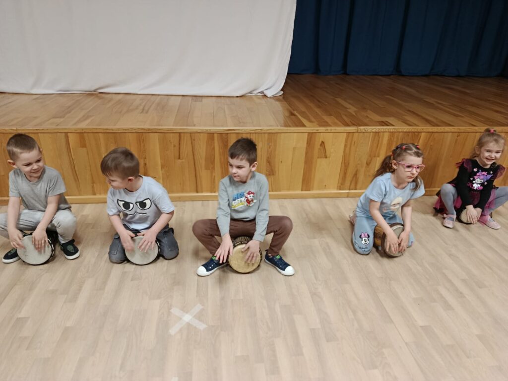 WARSZTATY BĘBNIARSKIE - GRUPA ŻYRAFKI