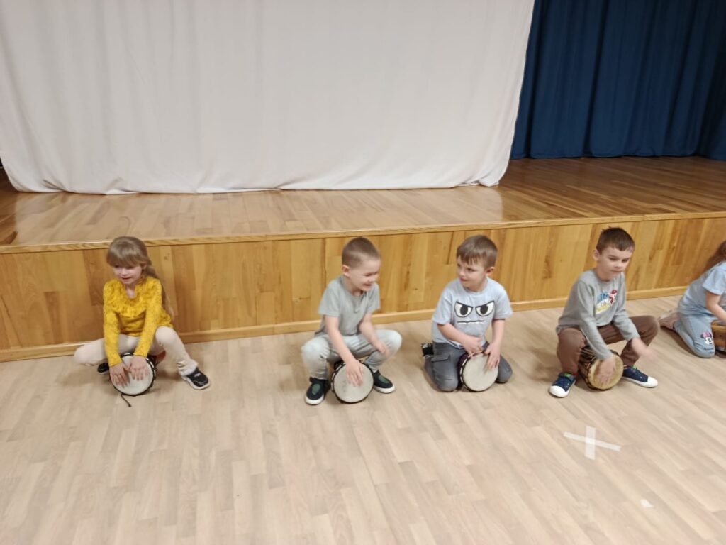 WARSZTATY BĘBNIARSKIE - GRUPA ŻYRAFKI