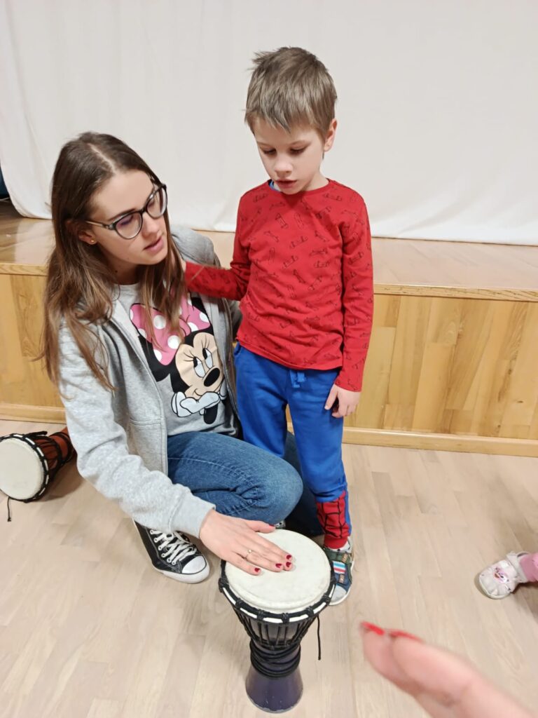 WARSZTATY BĘBNIARSKIE - GRUPA ŻYRAFKI