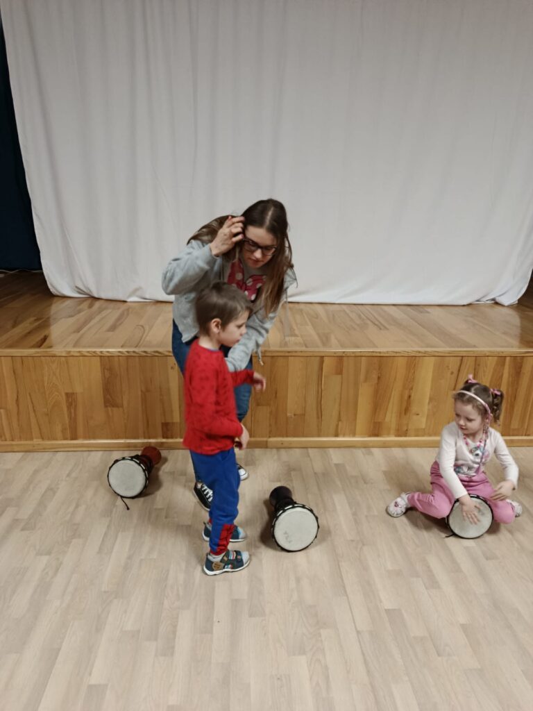 WARSZTATY BĘBNIARSKIE - GRUPA ŻYRAFKI