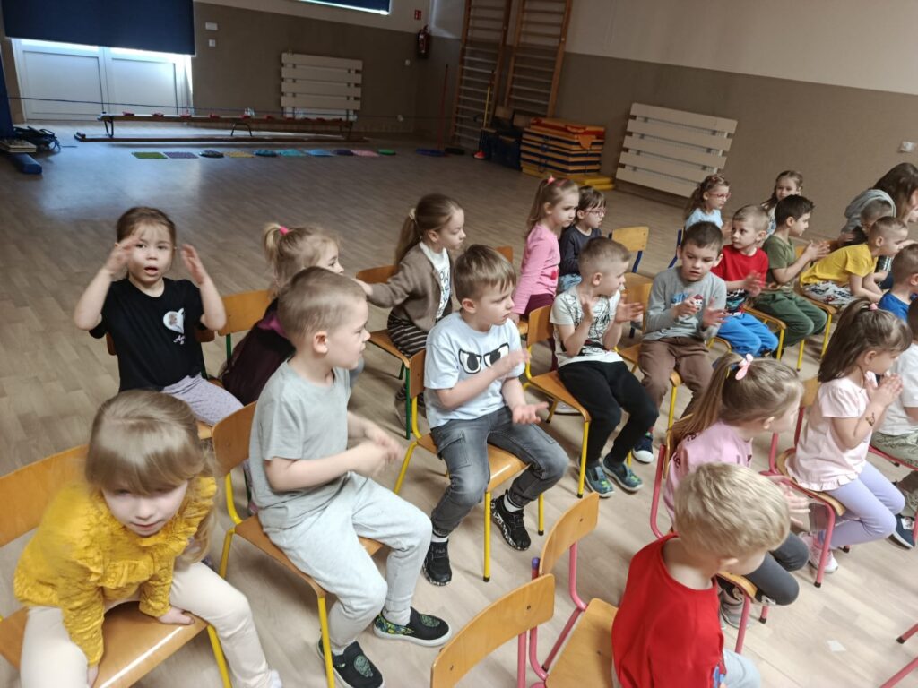 WARSZTATY BĘBNIARSKIE - GRUPA ŻYRAFKI