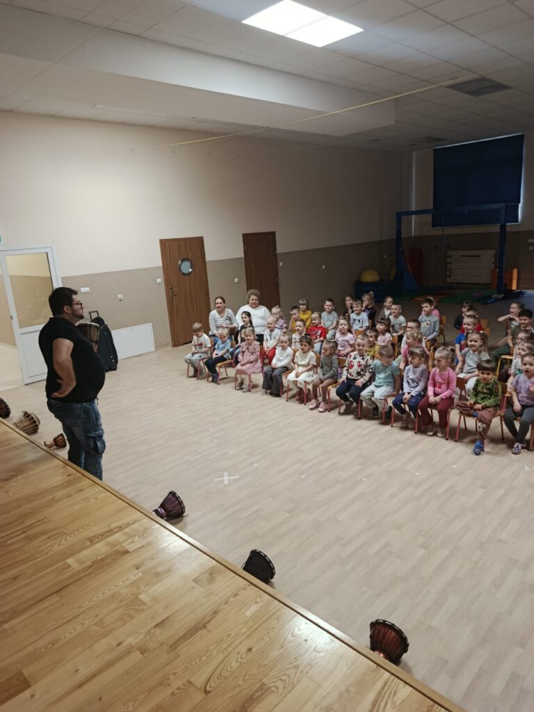 WARSZTATY BĘBNIARSKIE - GRUPA ŻYRAFKI