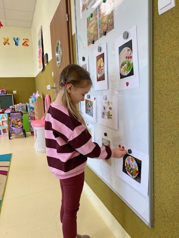 KONKURS FOTOGRAFICZNY "MOJE TĘCZOWE ŚNIADANIE" - GRUPA ŻYRAFKI