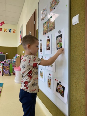 KONKURS FOTOGRAFICZNY "MOJE TĘCZOWE ŚNIADANIE" - GRUPA ŻYRAFKI