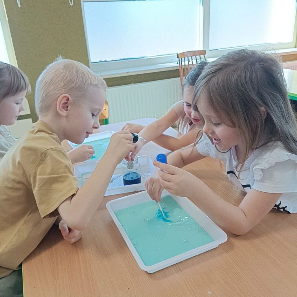 ZABAWY Z WODĄ GRUPA TYGRYSKI