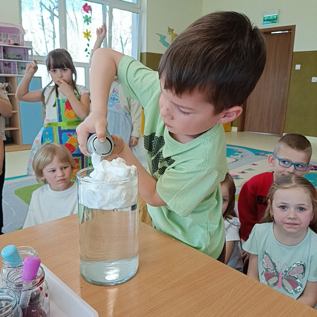 ZABAWY Z WODĄ GRUPA TYGRYSKI