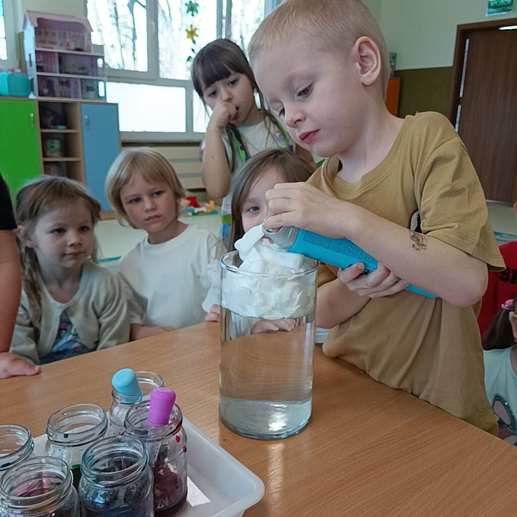 ZABAWY Z WODĄ GRUPA TYGRYSKI