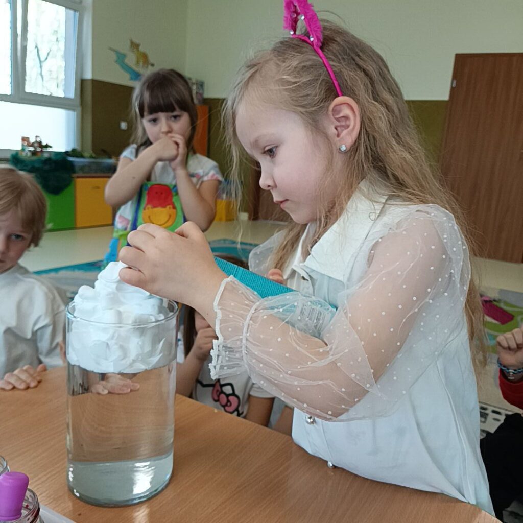 ZABAWY Z WODĄ GRUPA TYGRYSKI