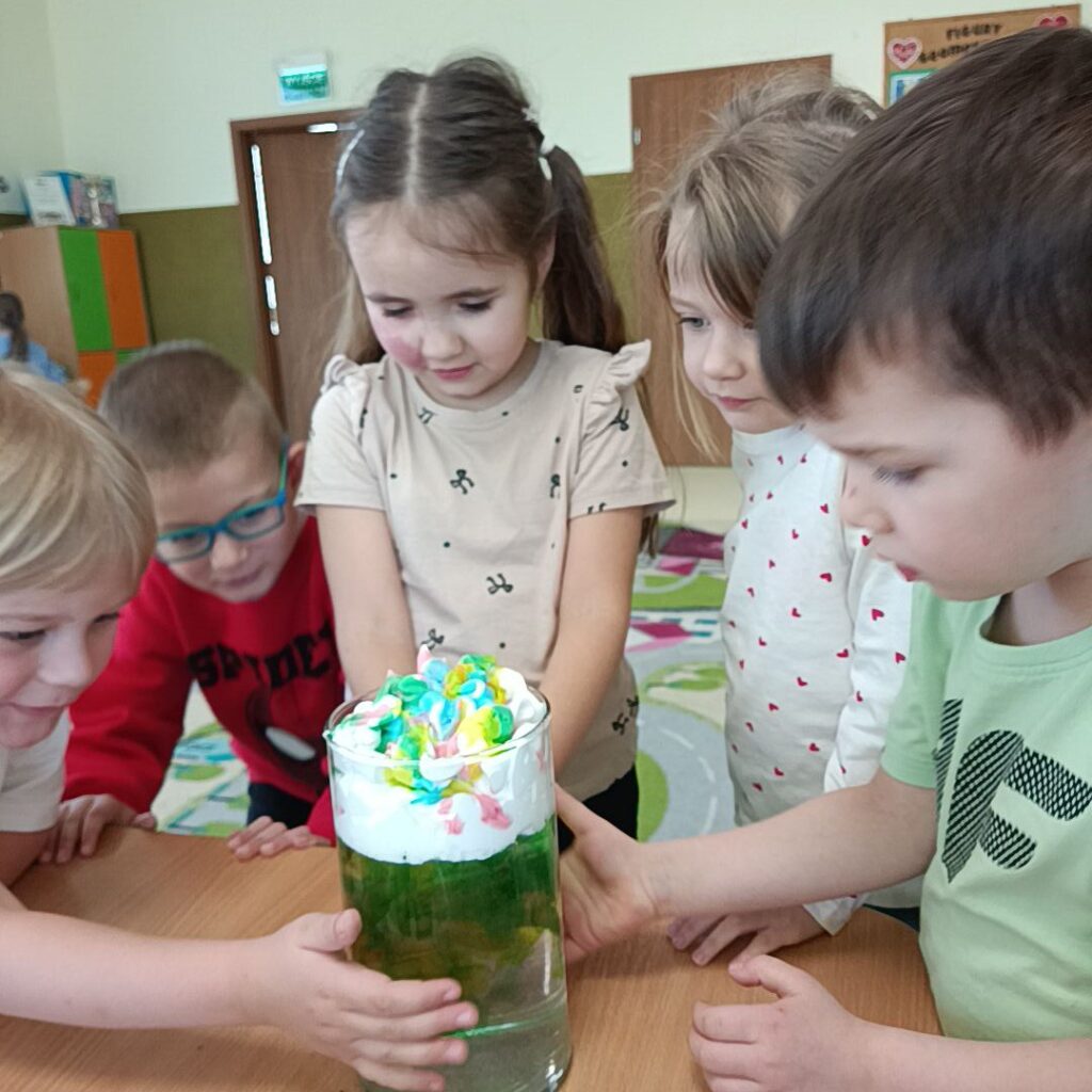 ZABAWY Z WODĄ GRUPA TYGRYSKI