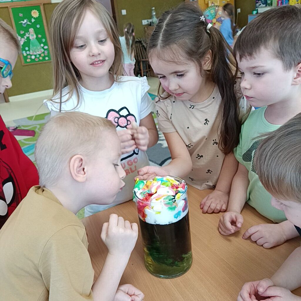 ZABAWY Z WODĄ GRUPA TYGRYSKI