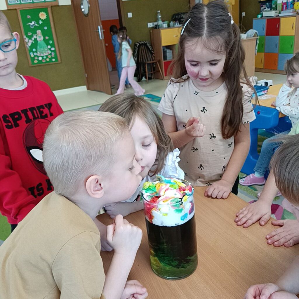 ZABAWY Z WODĄ GRUPA TYGRYSKI